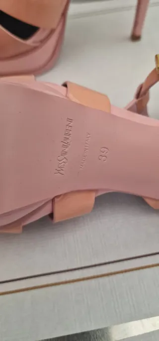 Saint Laurent Sandalias Rosadas y Doradas