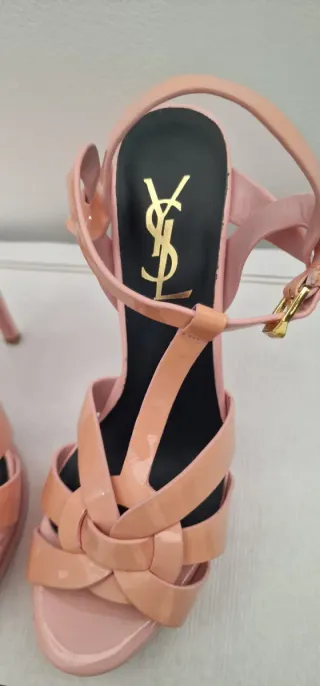 Saint Laurent Sandalias Rosadas y Doradas