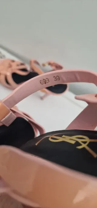 Saint Laurent Sandalias Rosadas y Doradas