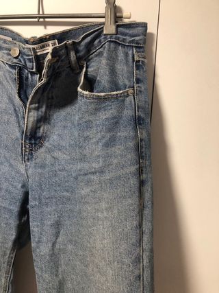 Pantalón vaquero mom tiro alto T.38