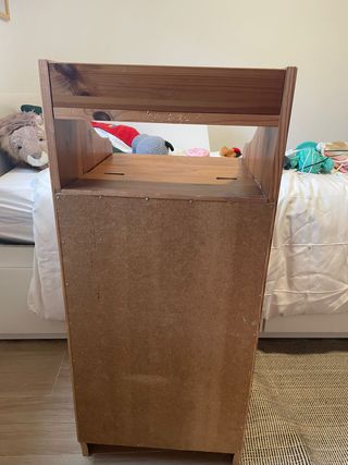 Mesita de noche de madera