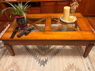 Mesa de centro de madera y cristal