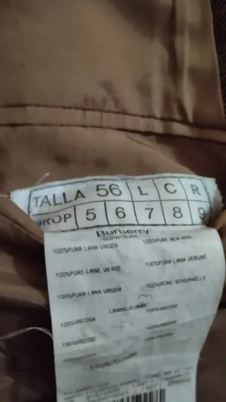 Chaqueta traje hombre marca burrebery London .