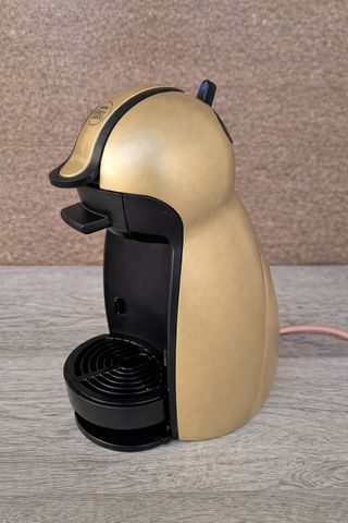 Cafetera Dolce Gusto Dorada