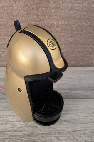 Cafetera Dolce Gusto Dorada