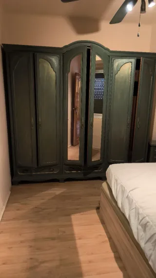 Armario 6 puertas verde y dorado