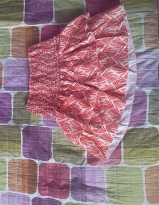 Falda estampada rosa y roja