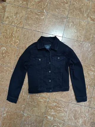 Cazadora vaquera negra Stradivarius mujer