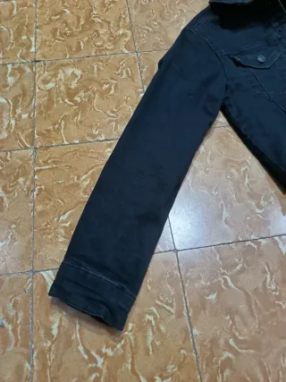 Cazadora vaquera negra Stradivarius mujer