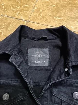 Cazadora vaquera negra Stradivarius mujer