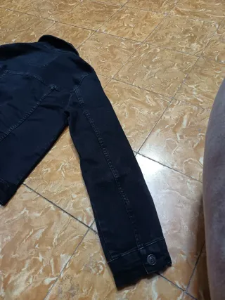 Cazadora vaquera negra Stradivarius mujer