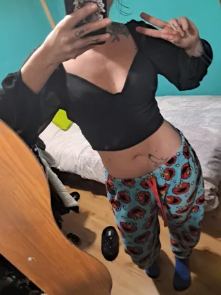 Blusa crop top manga larga negra