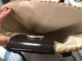 Capazo de rafia con detalles en piel