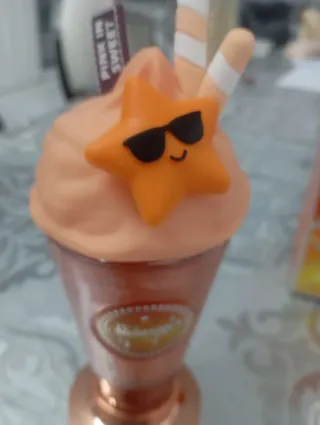 Perfume con brillantina es naranja