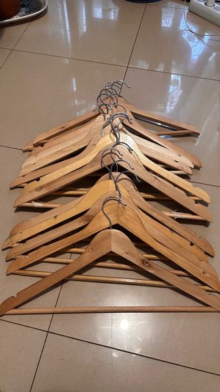 15 Perchas de madera y metal