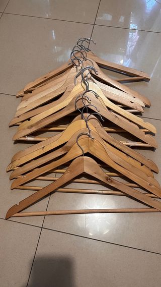 15 Perchas de madera y metal