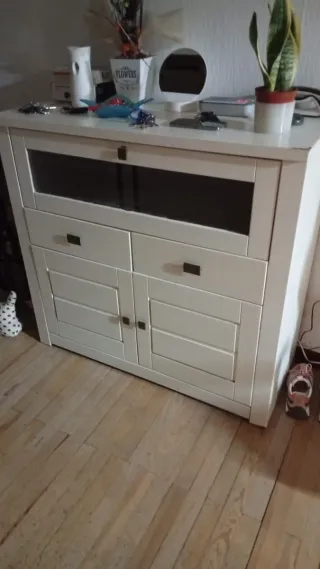 Armario blanco con cristal