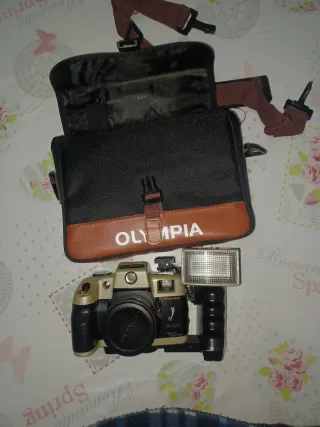 Cámara Olympia con funda