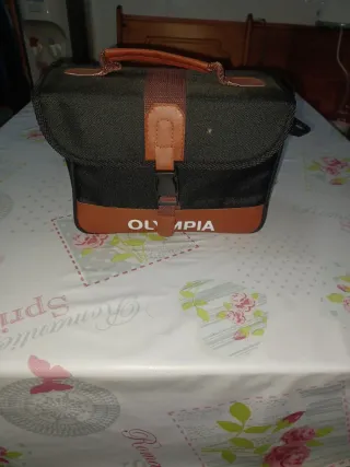 Cámara Olympia con funda