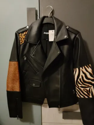 Chaqueta Desigual Negra con Estampados