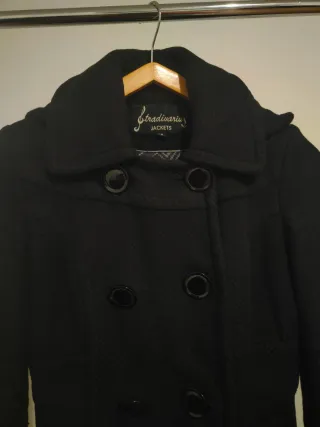 Abrigo negro Stradivarius mujer