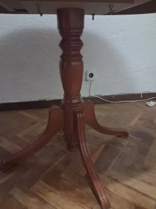 Mesa redonda extensible de madera