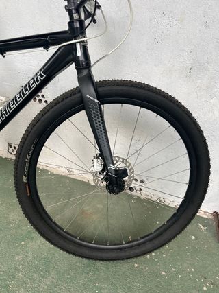 Bicicleta Wheeler Montaña Negra en muy buen estado