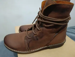 BOTINES DE PIEL A ESTRENAR.