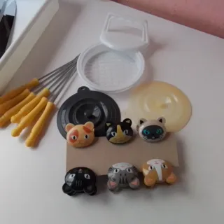 Set de cocina: bandejas, cuchillos y pinchos