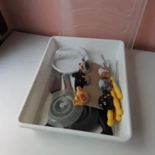 Set de cocina: bandejas, cuchillos y pinchos