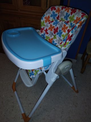 Trona de bebé con bandeja azul