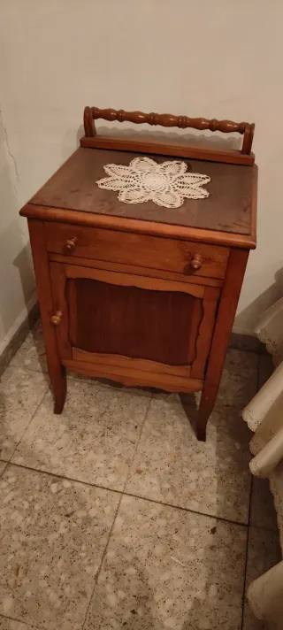 Mesilla de noche de madera