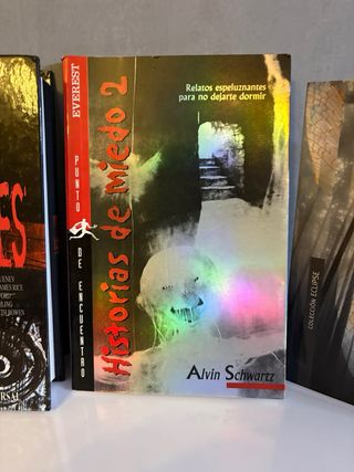 4 libros de relatos de terror. Como nuevos.