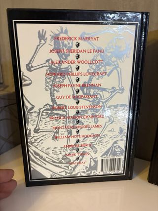 4 libros de relatos de terror. Como nuevos.