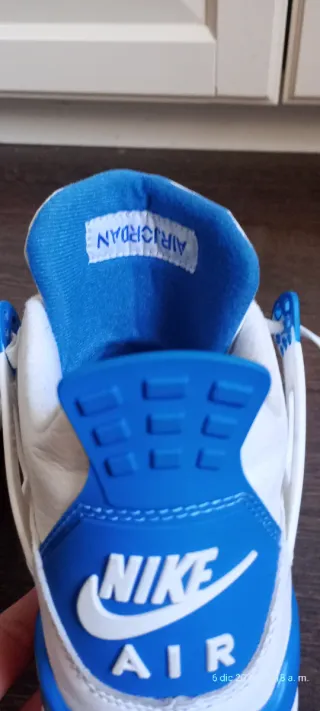 Jordan 4 Retro Azul Blanco