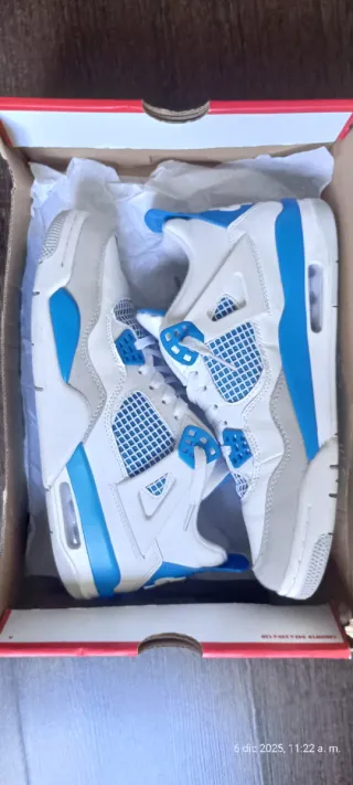Jordan 4 Retro Azul Blanco