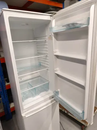 Nevera Doméstica Blanca Poco Uso