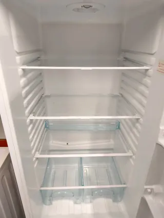 Nevera Doméstica Blanca Poco Uso