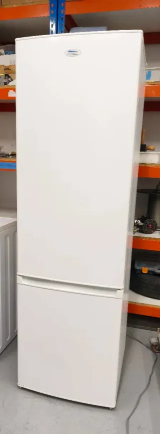 Nevera Doméstica Blanca Poco Uso