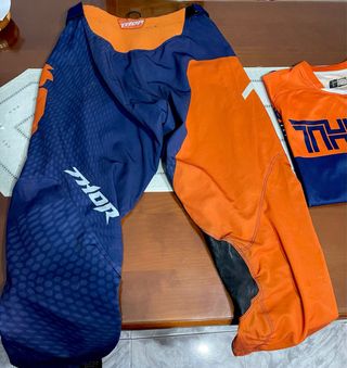 Equipación Thor + guantes