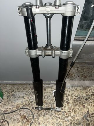 Horquillas R16V Negras sherco en muy buen estado.