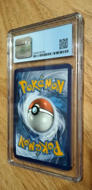 CARTA POKÉMON HORSEA 8.5 CGC SHINING FATES 2021