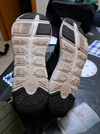 Zapatillas niño negras y blancas