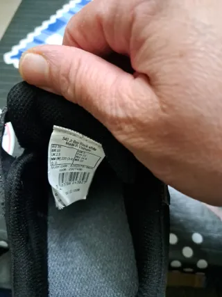 Zapatillas niño negras y blancas