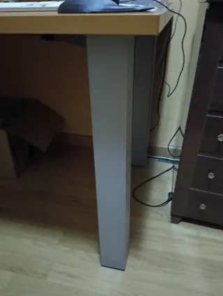 Mesa de escritorio L de madera