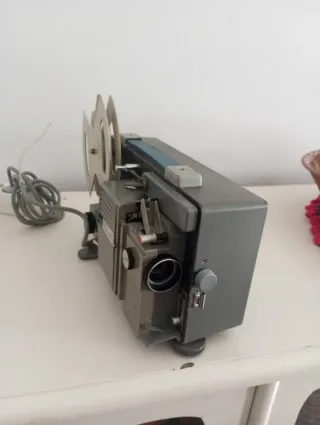 Proyector Ricoh Auto 8 P Triscope funciona