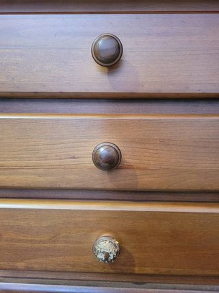 MESA DE NOCHE MADERA DE PINO COLOR NOGAL