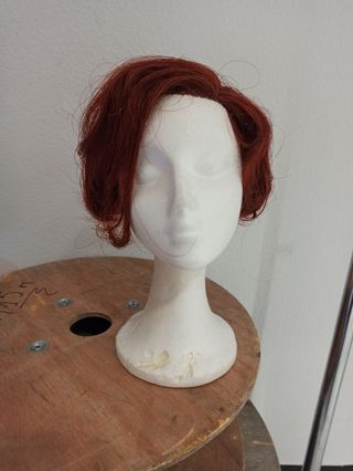 Peluca marrón para maniquí