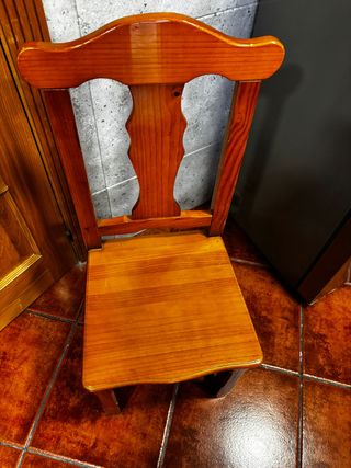 Conjunto Mesa, Aparador Vitrina y 6 Sillas