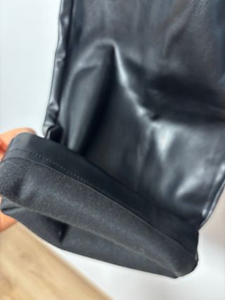 Pantalones Cargo Efecto Piel Stradivarius Negros